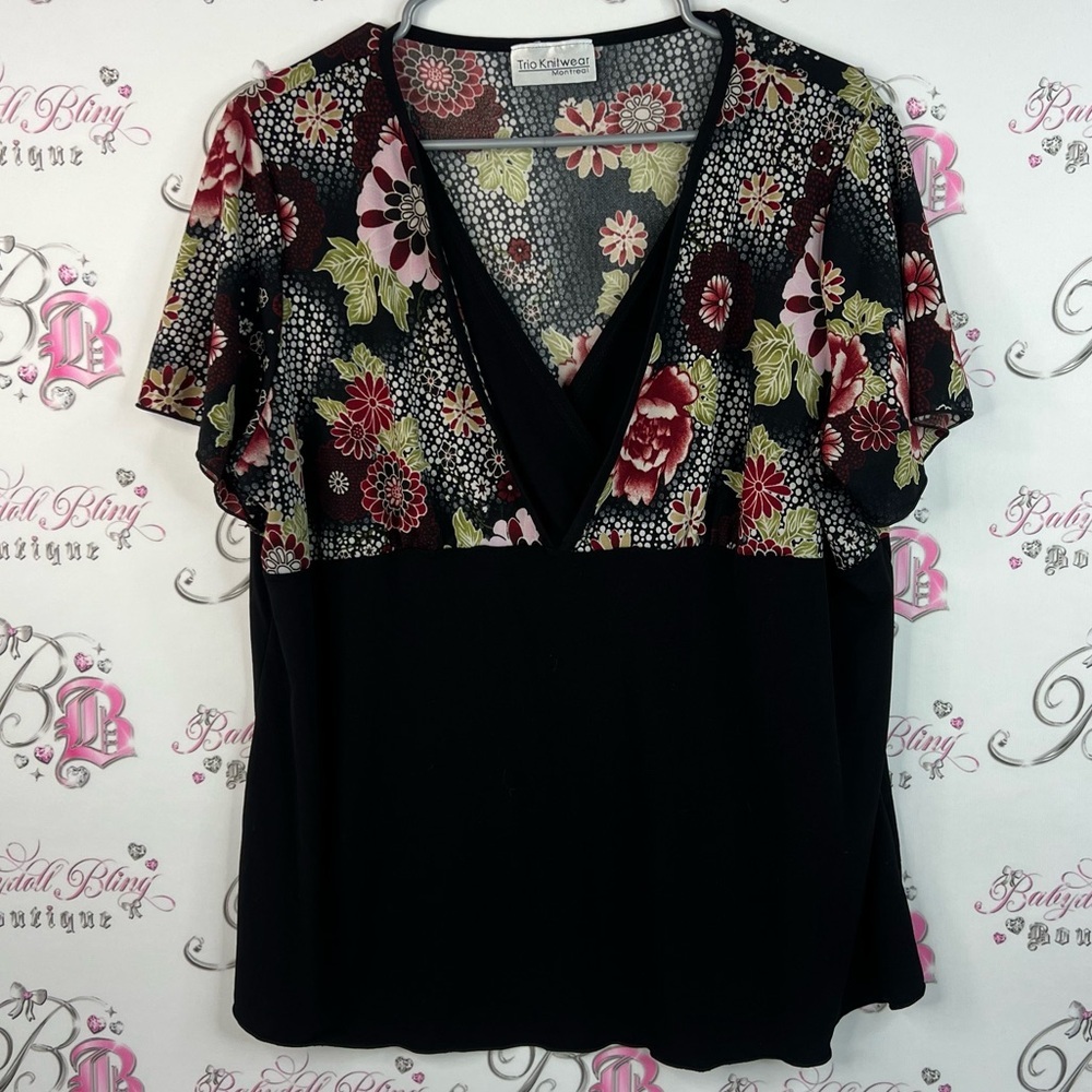 Trio knitwear tshirt tee flowers dotted Vneck Black Floral Blouse shirt drape